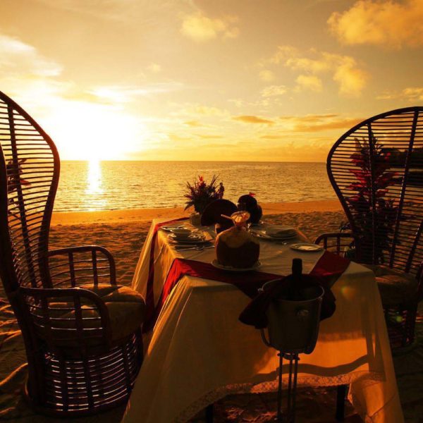 cena romantica spiaggia madagascar